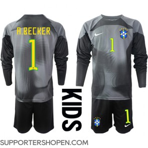 Brasilien Alisson Becker #1 Målvakt Hemmatröja Barn VM 2022 Långärmad (+ korta byxor)